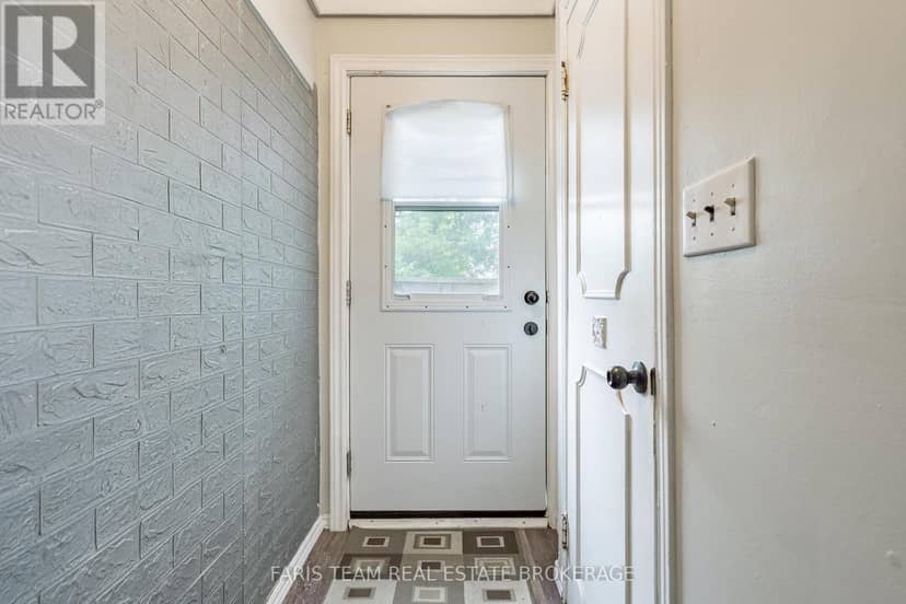 116 Albert Street S — photo 20 of 37