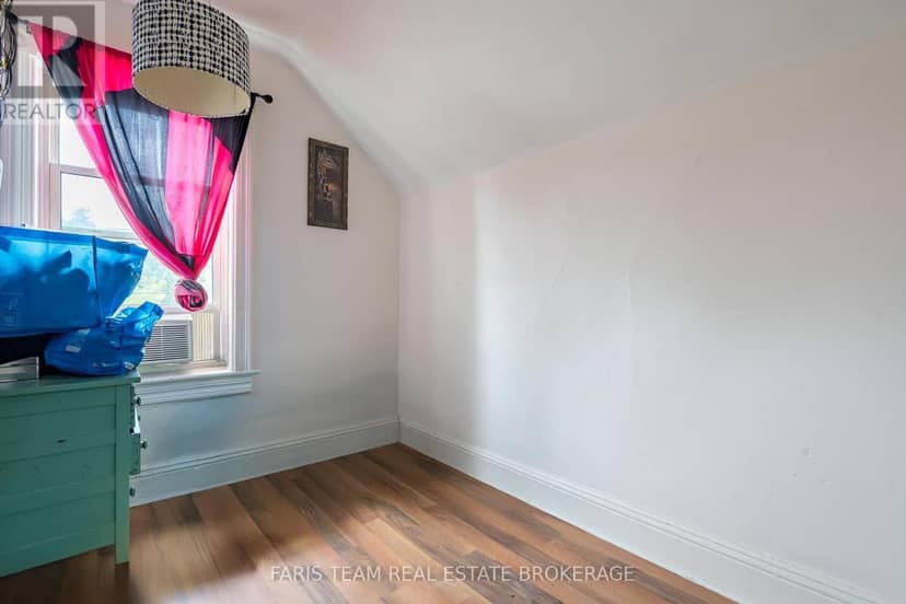 116 Albert Street S — photo 9 of 37