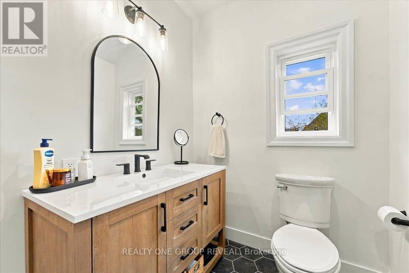 27 Ross Street — photo 33 of 40