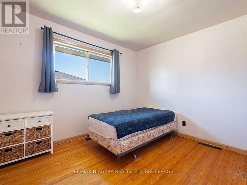 109 Hampton Avenue — photo 15 of 30