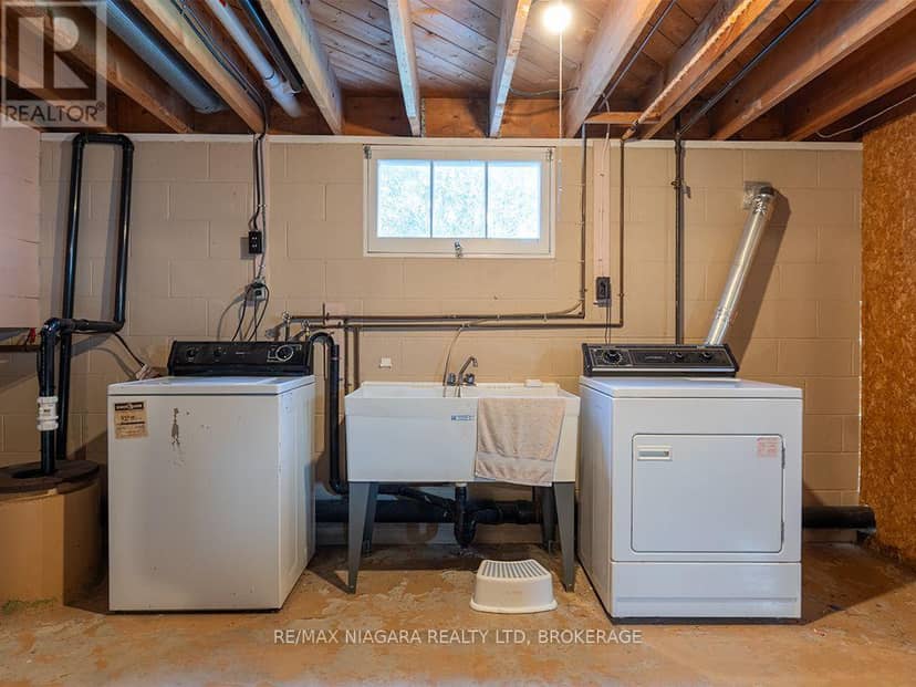 109 Hampton Avenue — photo 22 of 30
