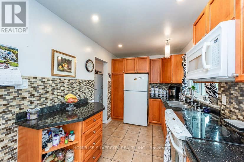 36 - 900 Central Park Drive — photo 13 of 40