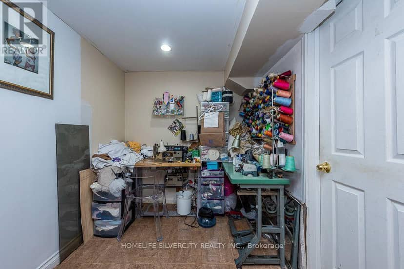 36 - 900 Central Park Drive — photo 38 of 40