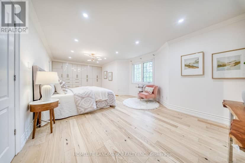 1323 Greenwood Crescent — photo 18 of 40