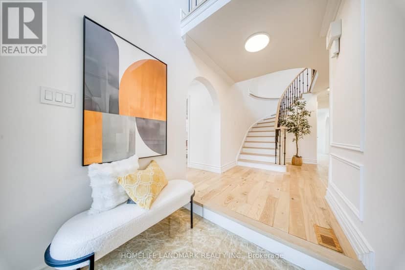 1323 Greenwood Crescent — photo 3 of 40