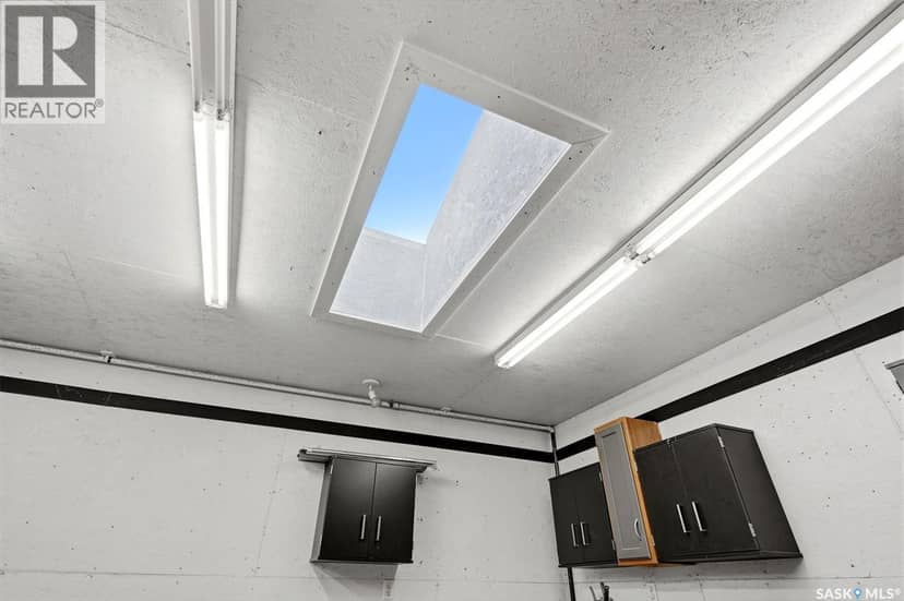 747 Sneddon STREET — photo 35 of 40