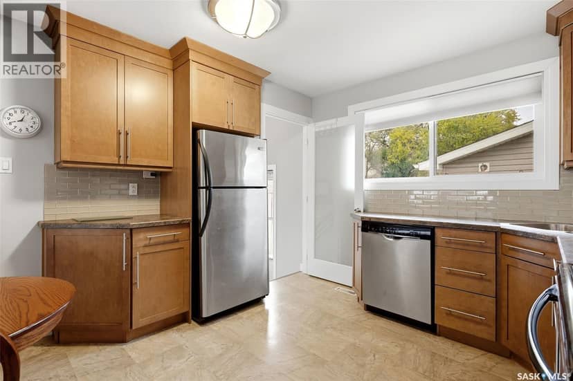747 Sneddon STREET — photo 9 of 40