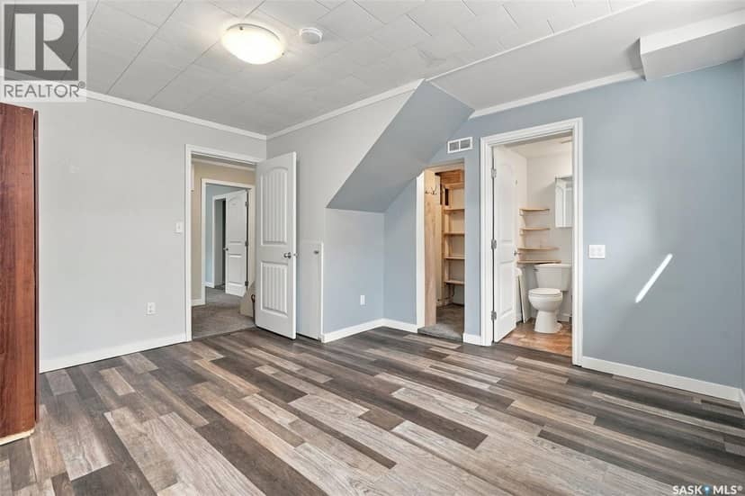 546 Elm CRESCENT — photo 36 of 40