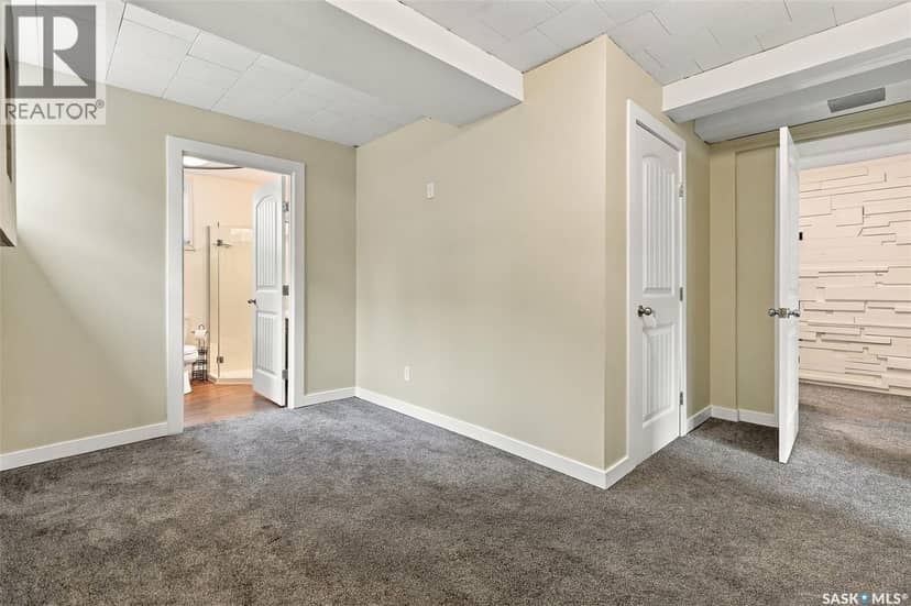 546 Elm CRESCENT — photo 40 of 40