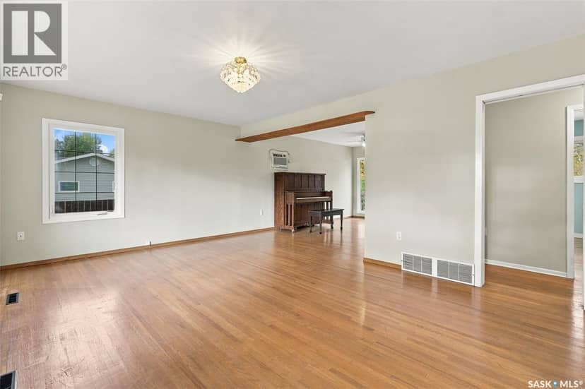 546 Elm CRESCENT, Caronport, photo 5
