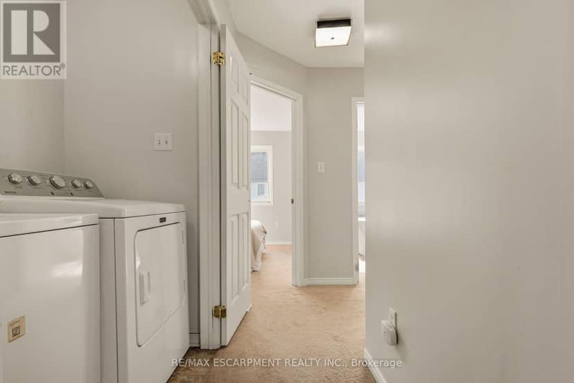 54 Duncan Avenue — photo 14 of 20