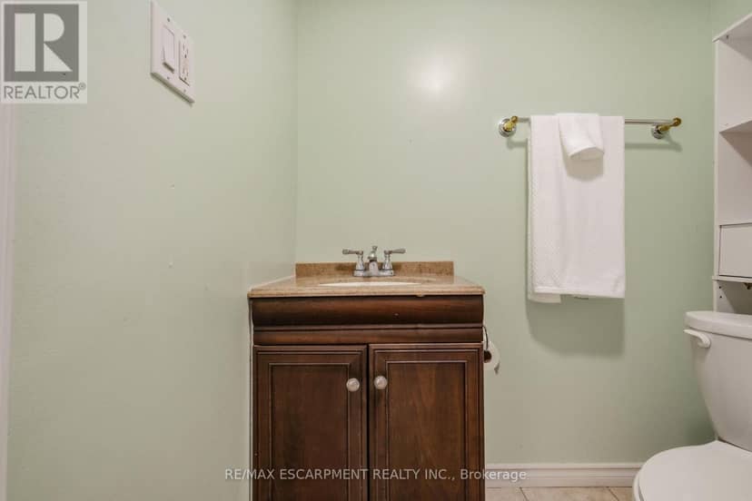 54 Duncan Avenue — photo 17 of 20