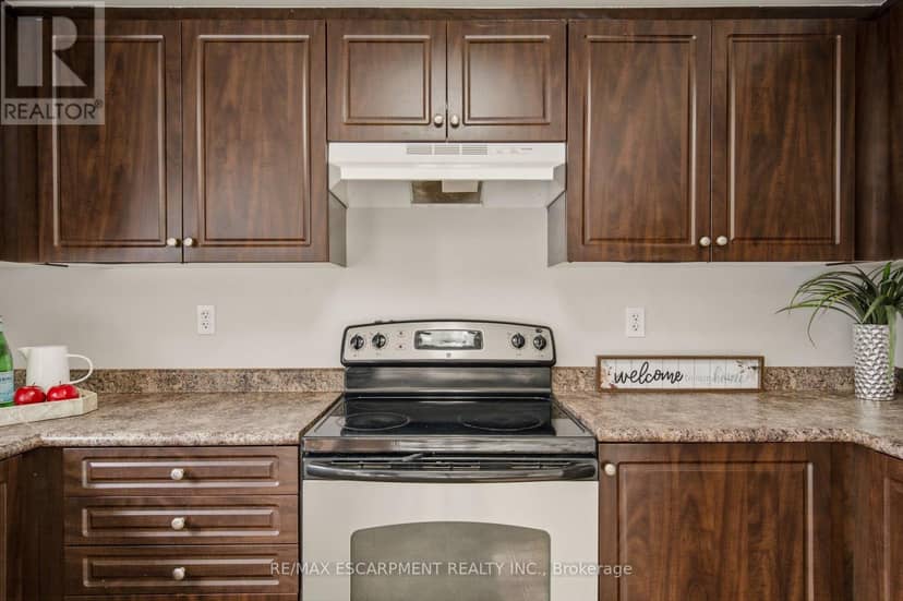 54 Duncan Avenue — photo 7 of 20
