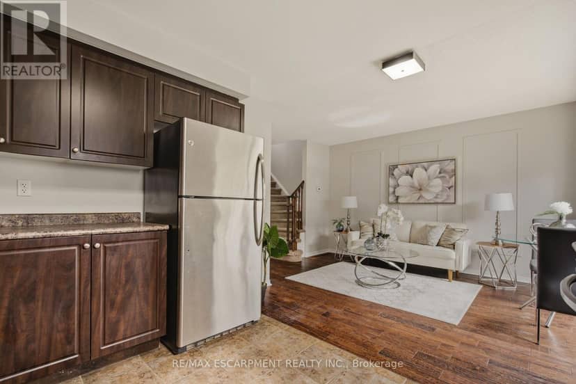 54 Duncan Avenue — photo 8 of 20