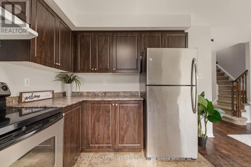 54 Duncan Avenue — photo 9 of 20