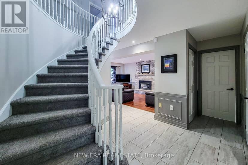 29 Woodside Square — photo 12 of 40