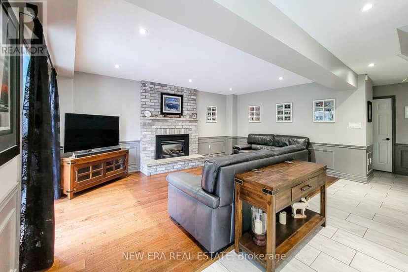 29 Woodside Square — photo 18 of 40