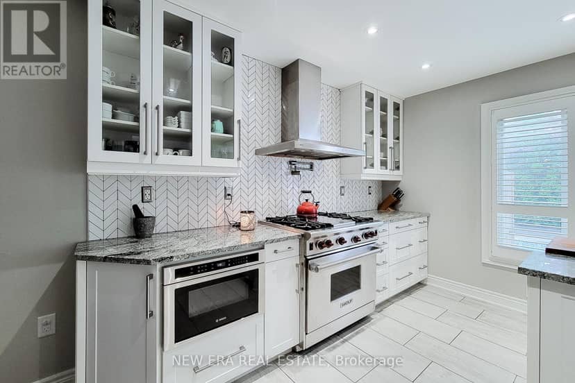 29 Woodside Square — photo 23 of 40