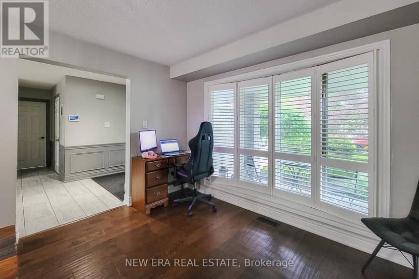 29 Woodside Square — photo 28 of 40
