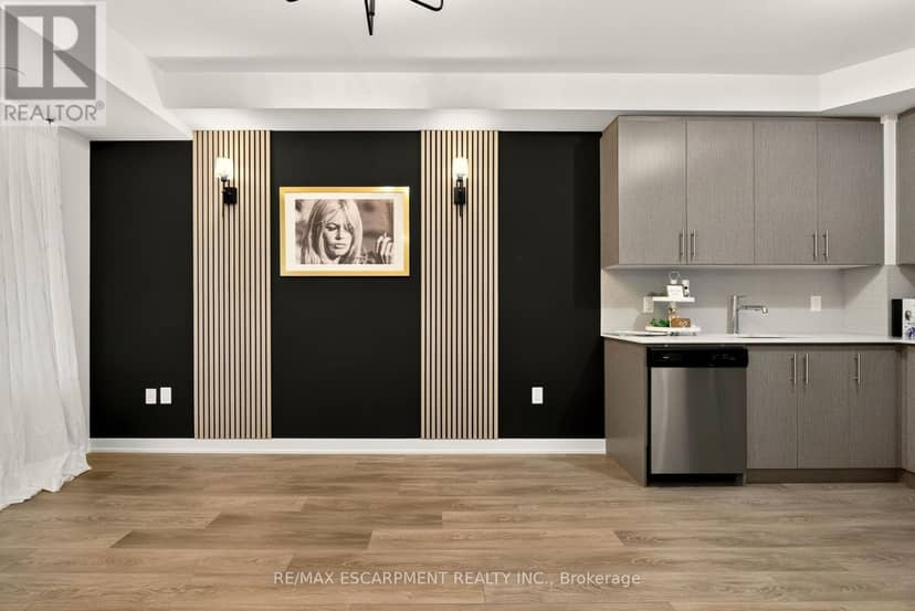 812 - 212 King William Street — photo 10 of 26