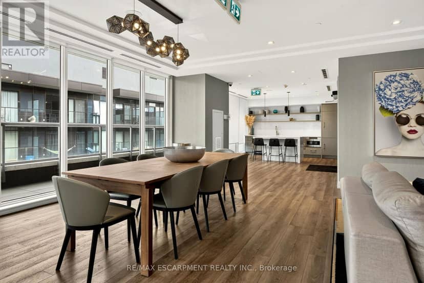 812 - 212 King William Street — photo 25 of 26