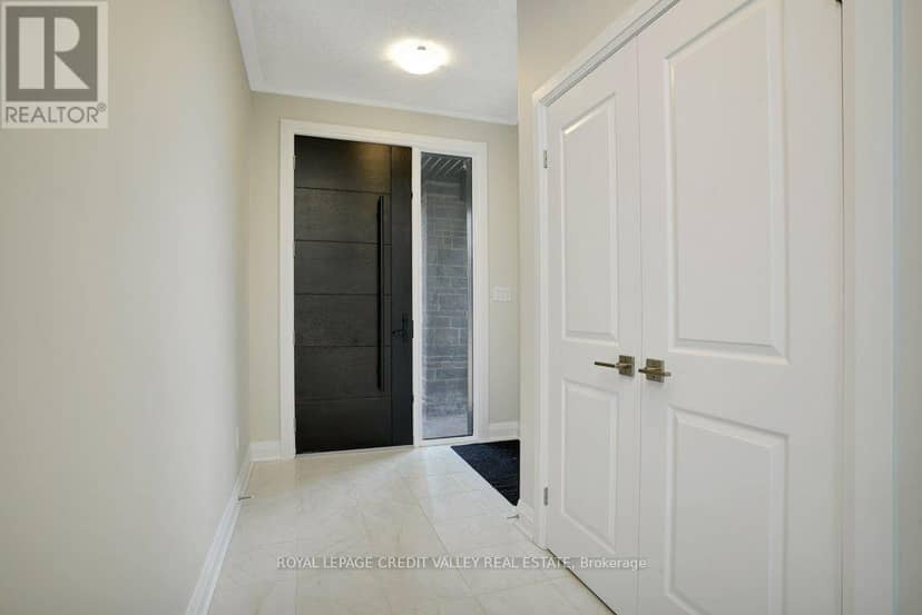 375 Chokecherry Crescent — photo 4 of 19