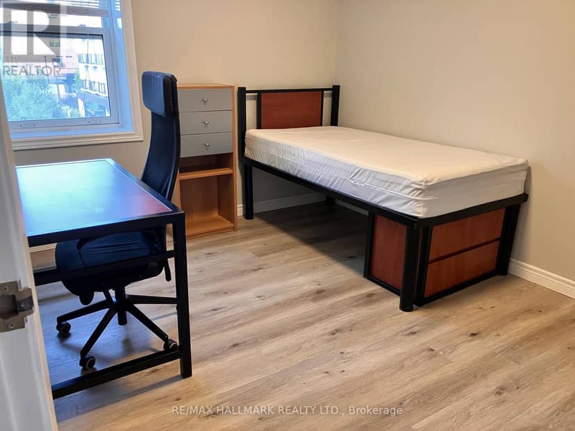 301 - 271 Lester Street — photo 6 of 15