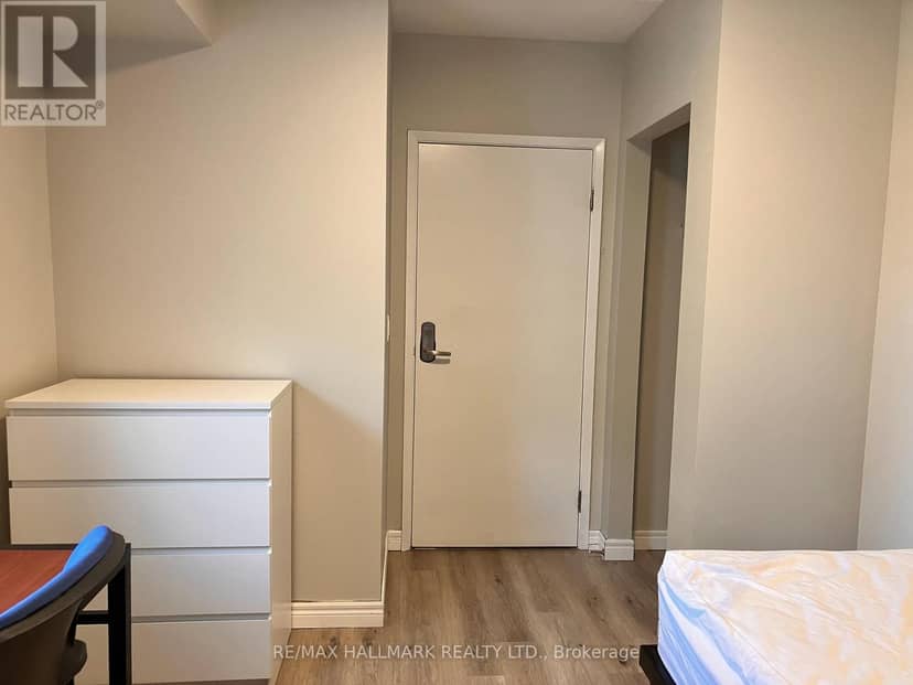 301 - 271 Lester Street — photo 9 of 15