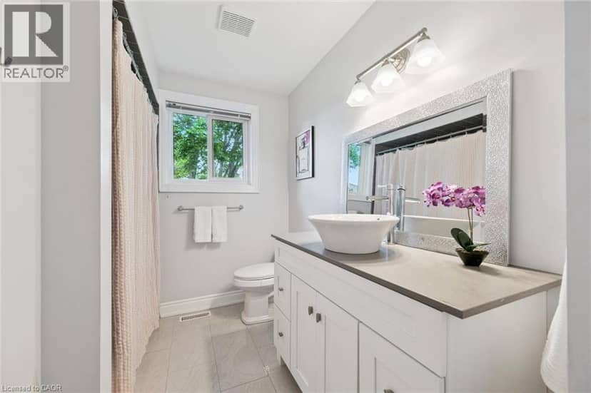 3092 SHANNON Crescent — photo 31 of 40