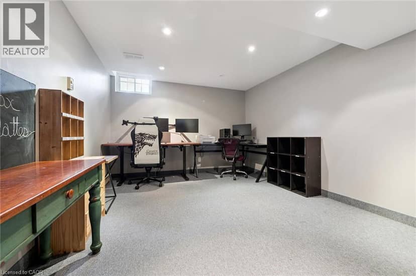 3092 SHANNON Crescent — photo 37 of 40