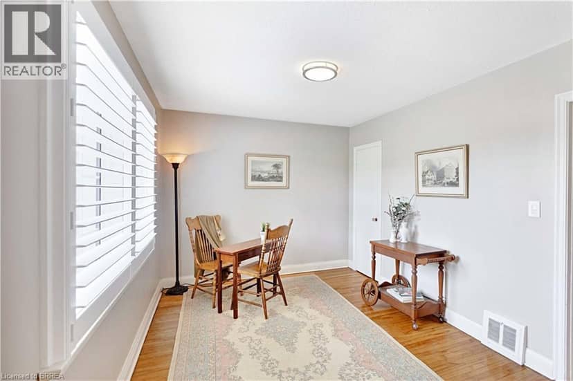 177 ST GEORGE Street — photo 15 of 40