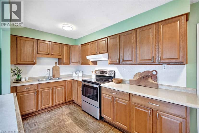 177 ST GEORGE Street — photo 11 of 40