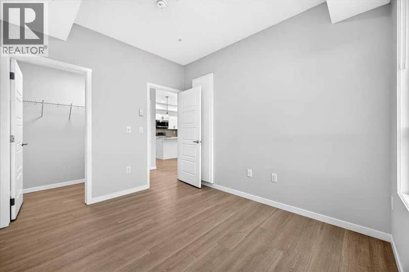 3413, 33 Carringham Gate NW — photo 17 of 40