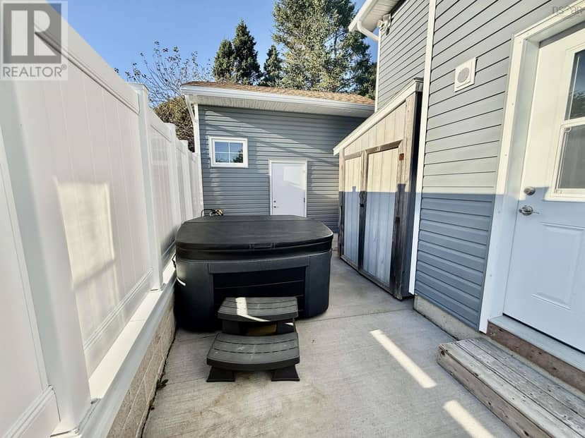 1321 Terence Bay Road — photo 33 of 34