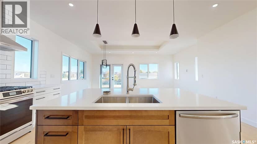 5 Aaron COURT, Pilot Butte, photo 8