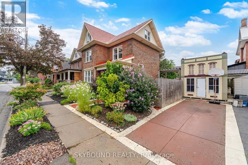 27 Rowe Street — photo 2 of 40