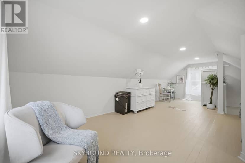 27 Rowe Street — photo 31 of 40