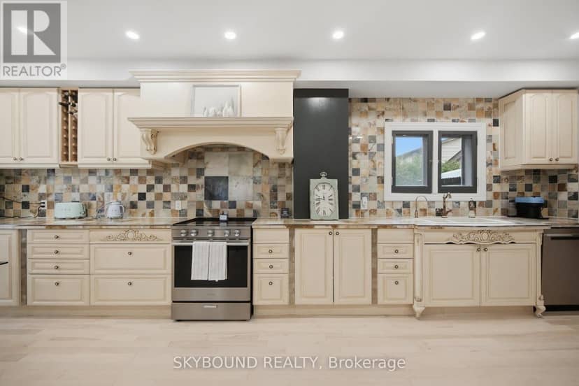 27 Rowe Street — photo 7 of 40