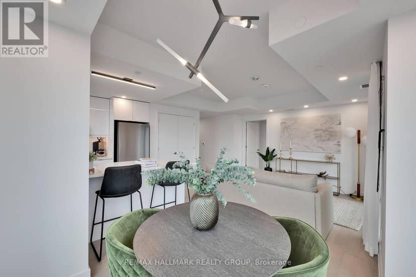2302 - 180 George Street — photo 18 of 40