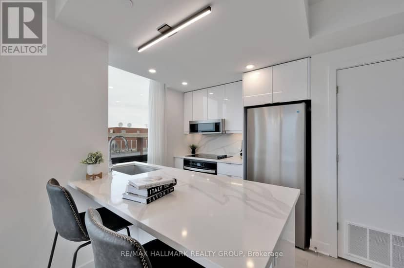 2302 - 180 George Street — photo 19 of 40