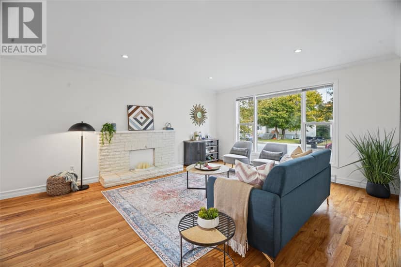 10 Johnson Crescent — photo 14 of 38