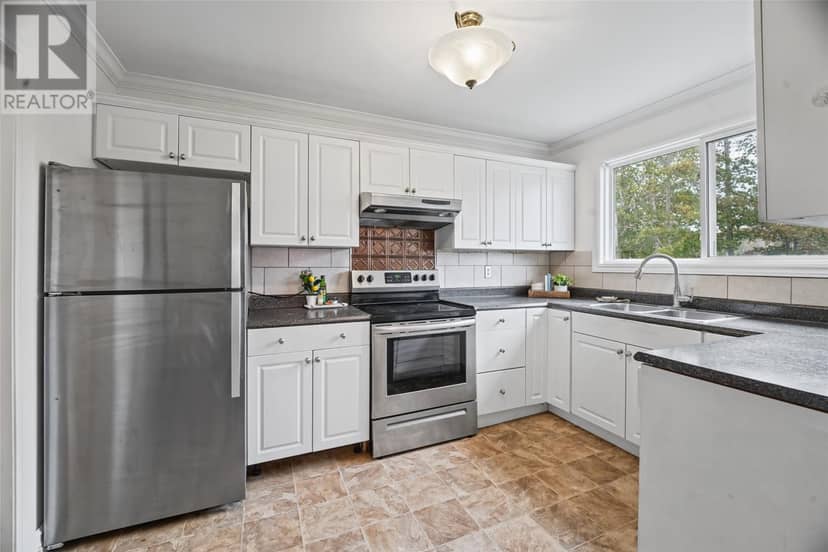 10 Johnson Crescent — photo 18 of 38