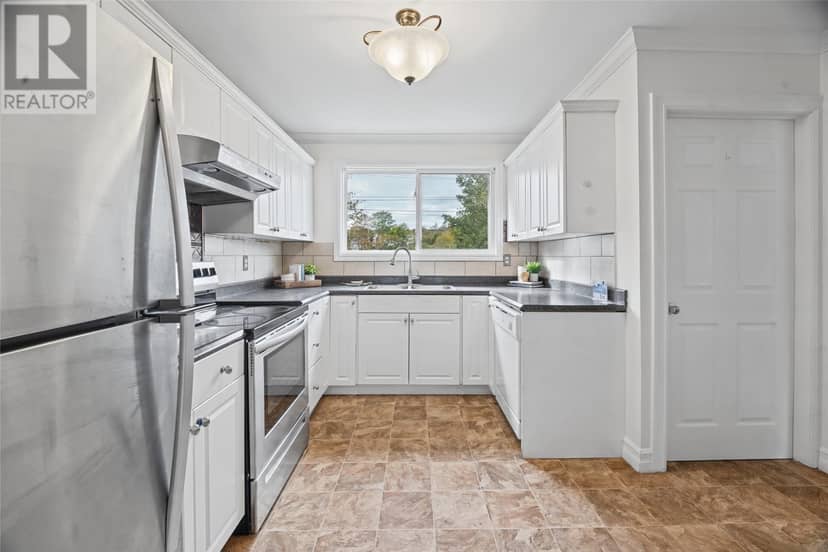 10 Johnson Crescent — photo 19 of 38