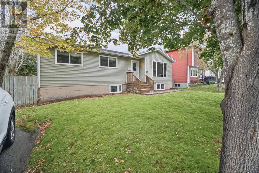10 Johnson Crescent — photo 2 of 38