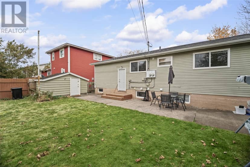 10 Johnson Crescent — photo 6 of 38