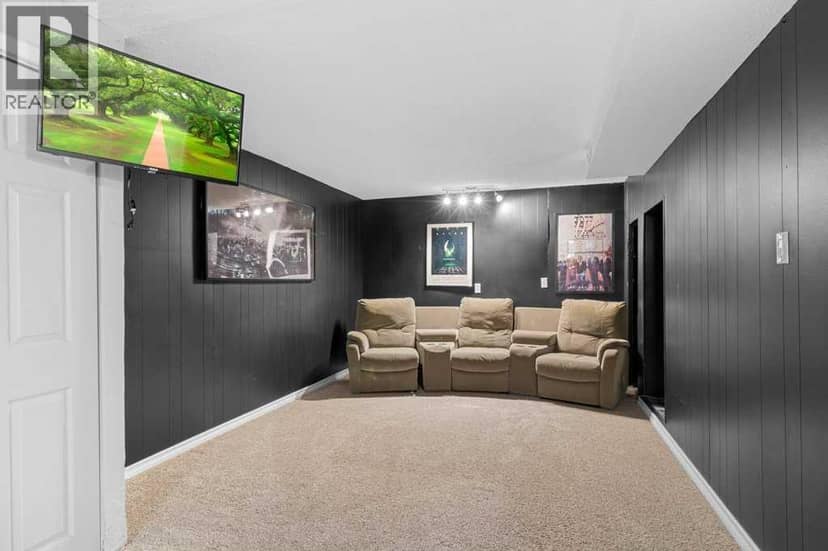 4818 52 Street — photo 17 of 36