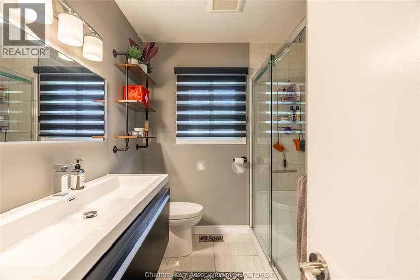 71 McFarlane AVENUE — photo 14 of 32