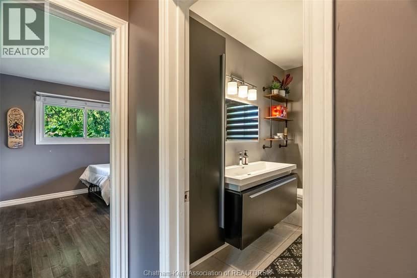 71 McFarlane AVENUE — photo 15 of 32