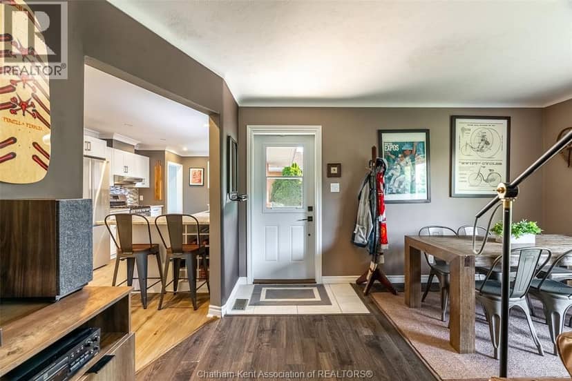 71 McFarlane AVENUE — photo 4 of 32