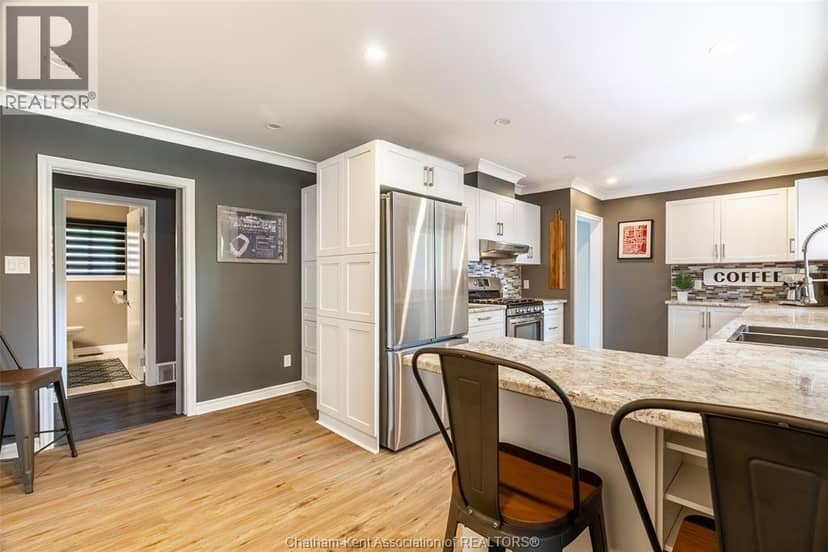 71 McFarlane AVENUE — photo 8 of 32